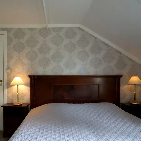- Unike Hotel 3*