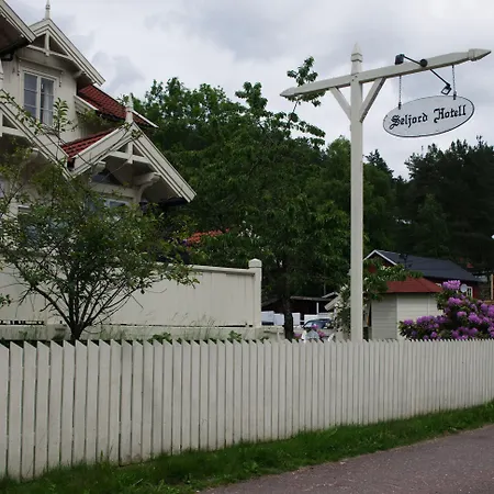 - Unike Hotel 3*